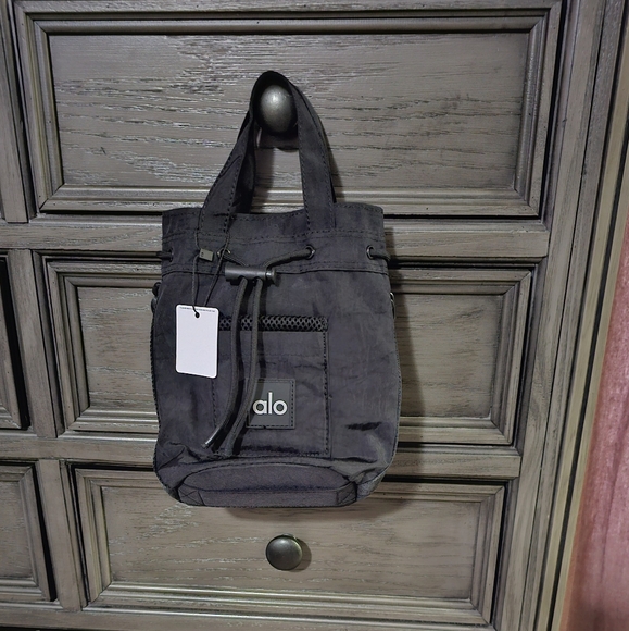 ALO Yoga Crossbody - Picture 8 of 15